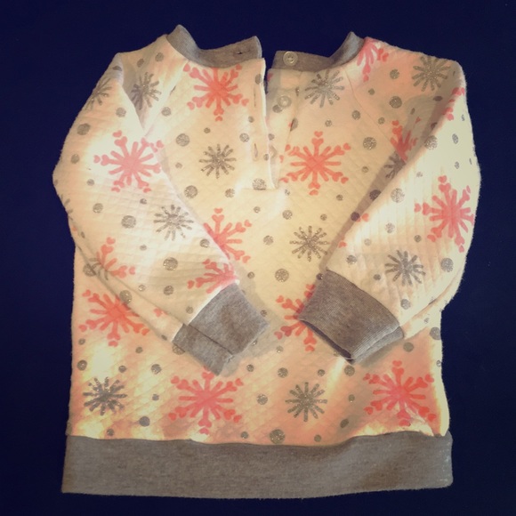 Infant’s adorable snowflake sweater - Picture 2 of 2